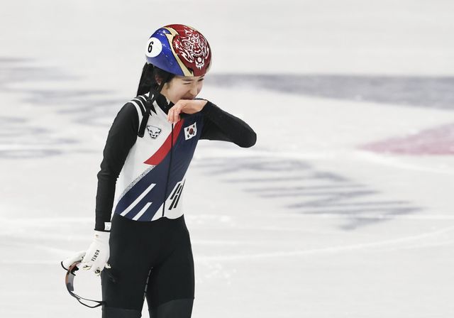 쇼트트랙대표팀 김길리가 10일(한국시간) 밀라노 아이스스케이팅 아레나서 열린 밀라노동계올림픽 2000m 혼성계주 준결선을 마친 뒤 아쉬움을 감추지 못하고 있다. 밀라노ㅣ뉴시스