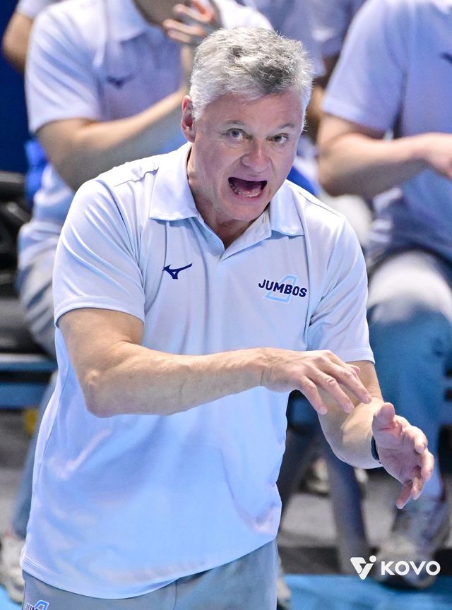 헤난 대한항공 감독은 10일 인천 계양체육관서 열릴 우리카드와 홈경기를 앞두고 순위경쟁에 스트레스가 크지만 이를 이겨내야 한다고 강조했다. 사진제공│KOVO