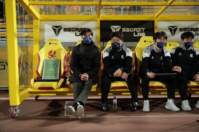 2022년 광주를 이끌었던 이정효 감독과 이정규 수석코치(왼쪽부터). 사진제공｜한국프로축구연맹