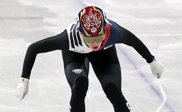 남자쇼트트랙대표팀 신동민이 10일(한국시간) 밀라노 아이스스케이팅 아레나서 열린 쇼트트랙 남자 1000m 예선서 조 2위로 결승선을 통과하고 있다. 밀라노ㅣ뉴시스