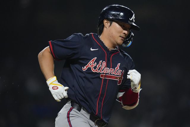 애틀랜타 김하성은 11일(한국시간) MLB닷컴이 예측한 2026시즌 개막전 예상 라인업에 이름을 올리지 못했다. 그는 오른손 중지 힘줄을 다쳐 재활 중이다. AP뉴시스