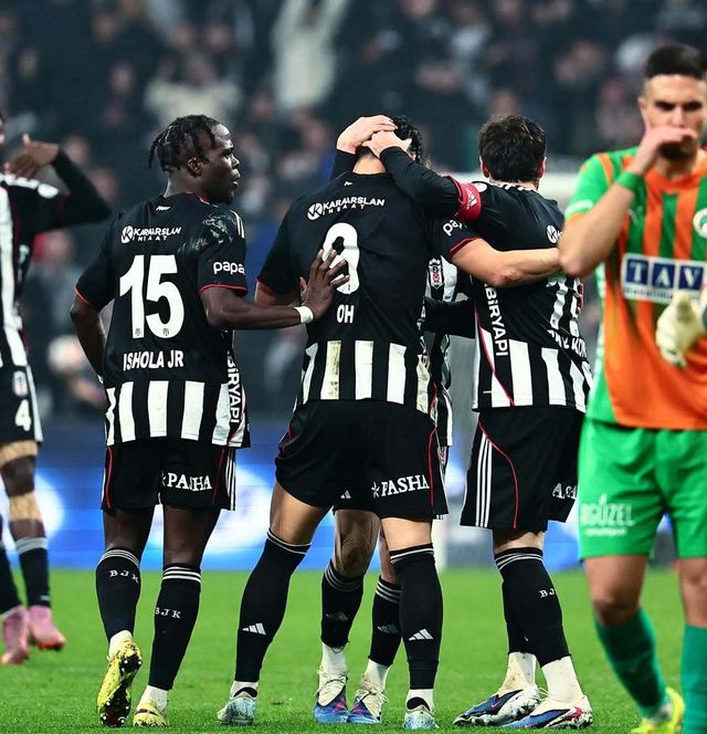 튀르키예 매체 예니 비를릭은 10일(한국시간) “베식타스의 새 공격수 오현규는 누구인가?”라는 제목으로 그를 소개했다. 예니 비를릭은 이어 “오현규는 데뷔전에서 환상적인 오버헤드킥 득점으로 현지 팬들의 마음을 사로잡았다”고 설명했다. 사진출처｜오현규 인스타그램