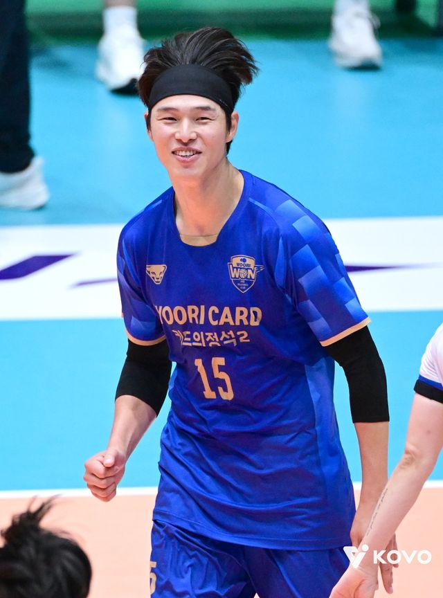 우리카드는 아웃사이드 히터&nbsp;이시몬(사진)과 한성정이 살림꾼 역할을 톡톡히 해내며 팀의 도약에 앞장서고 있다. 사진제공│KOVO