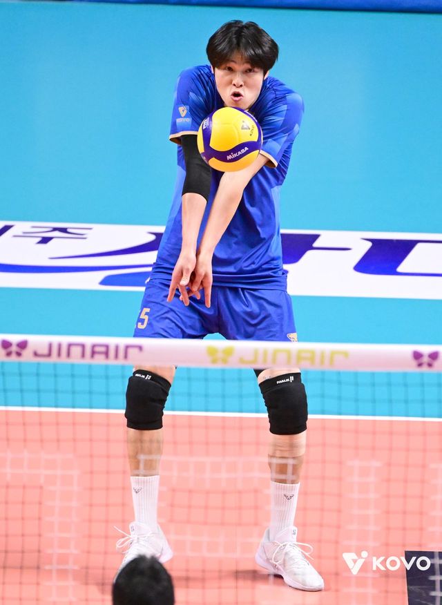 우리카드는 아웃사이드 히터&nbsp;이시몬(사진)과 한성정이 살림꾼 역할을 톡톡히 해내며 팀의 도약에 앞장서고 있다. 사진제공│KOVO