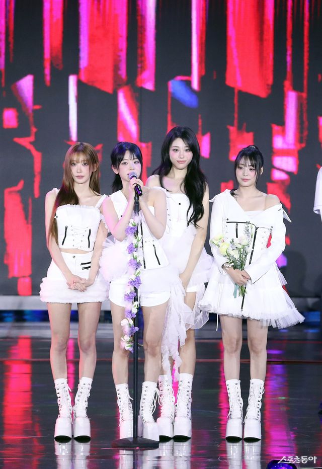 수상소감 말하는 QWER 대한민국 1등 스포츠신문 스포츠동아