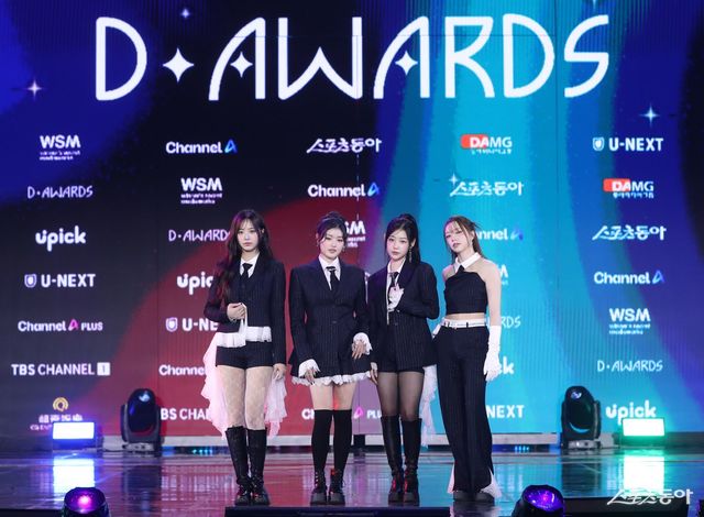 포토타임 갖는 피트티피프티 대한민국 1등 스포츠신문 스포츠동아