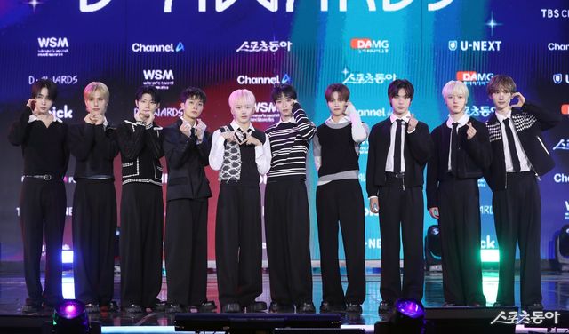 포토타임 갖는 싸이커스 대한민국 1등 스포츠신문 스포츠동아