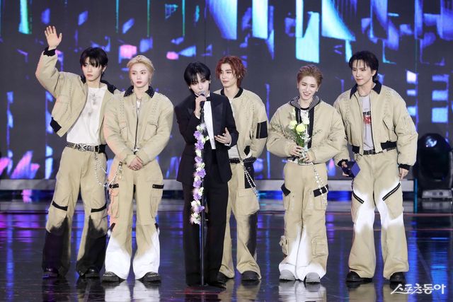 수상 소감 말하는 보넥도. 대한민국 1등 스포츠신문 스포츠동아