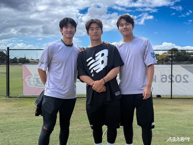 12일 호주 질롱 베이스볼 센터서 열린 스프링캠프서 라이브 피칭을 소화한 KT 고영표, 박영현, 소형준(왼쪽부터). 사진제공｜KT 위즈