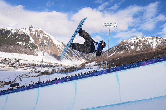 최가온이 13일(한국시간) 리비뇨 스노파크에서 열린 스노보드 여자 하프파이프 결선에서 92.00점을 받아 금메달을 목에 걸었다. 리비뇨ㅣ뉴시스