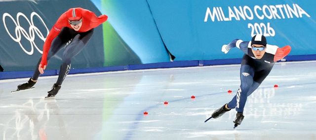 스피드스케이팅 대표팀 구경민(오른쪽)이 11일(한국시간) 밀라노 스피드스케이팅 스타디움에서 열린 남자 1000m 4조에서 역주하고 있다. 밀라노ㅣ뉴시스