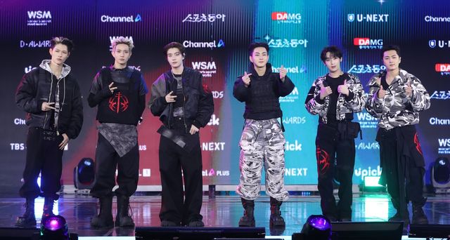 제2회 디 어워즈에서 6관왕을 수상한 엔하이픈.