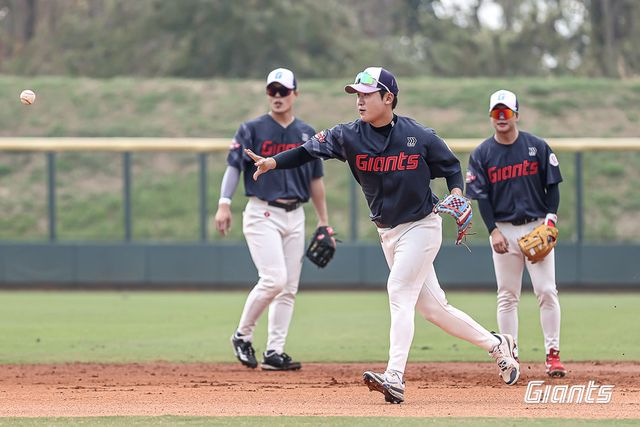 롯데가 스프링캠프 기간 대만의 불법 사행성 게임장에 출입한 고승민, 김동혁, 나승엽, 김세민 등 4명을 즉각 귀국 조처했다. 사진제공｜롯데 자이언츠