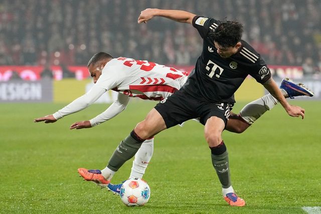 영국 공영방송 BBC는 17일(한국시간) 이적시장 가십란을 통해 “EPL 토트넘과 첼시는 바이에른 뮌헨(독일)의 한국인 센터백 김민재 영입에 관심을 갖고 있다”고 보도했다. 쾰른｜AP뉴시스