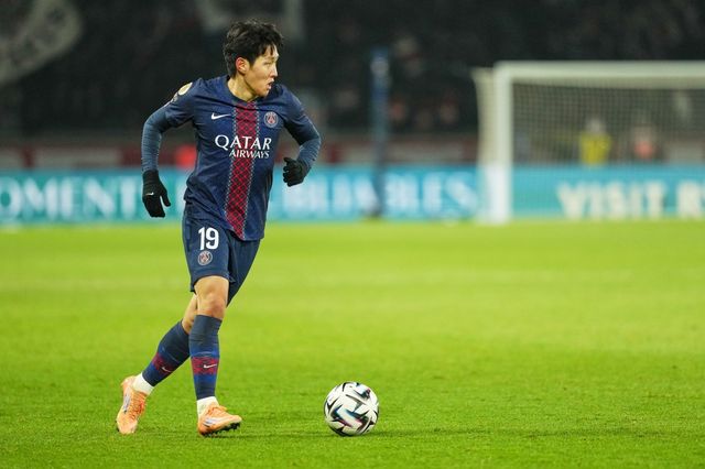 PSG 이강인이 18일(한국시간) 스타드 루이 2세 경기장에서 열린 모나코와 UCL 16강 PO 원정경기서 후반 24분 교체 출전해 3-2 승리에 힘을 보탰다. 파리｜AP뉴시스