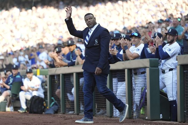 MLB 전설의 타자 켄 그리피 주니어가 제6회 WBC 글로벌 홍보대사로 임명됐다. 지난해 8월 10일 시애틀 스즈키 이치로의 영구결번 행사에 참석한 그리피 주니어. AP뉴시스