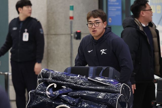 한국야구대표팀 안현민이 사이판 1차 전지훈련을 마치고 인천국제공항을 통해 귀국하고 있다. 뉴시스