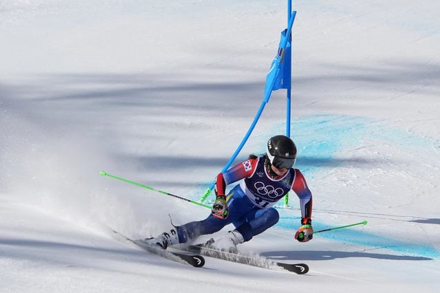 김소희가 15일(한국시간) 2026동계올림픽 알파인스키 여자 대회전 1차 시기서 레이스를 펼치고 있다. 코르티나｜AP뉴시스