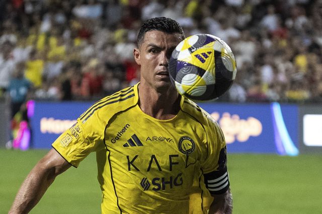 포르투갈 매체 아볼라는 2일(한국시간) “크리스티아누 호날두는 사우디 국부펀드(PIF)가 운영하는 구단의 경영 방침에 불만을 드러내며 최근 경기 출전을 거부했다”고 밝혔다. 홍콩｜AP뉴시스