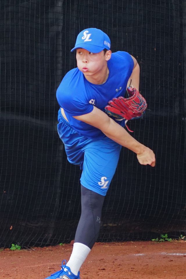 삼성 신인 투수 이호범, 장찬희는 입단하자마자 팀의 1군 스프링캠프에 참가해 구슬땀을 흘리고 있다. 불펜피칭을 하는 장찬희. 사진제공ㅣ삼성 라이온즈