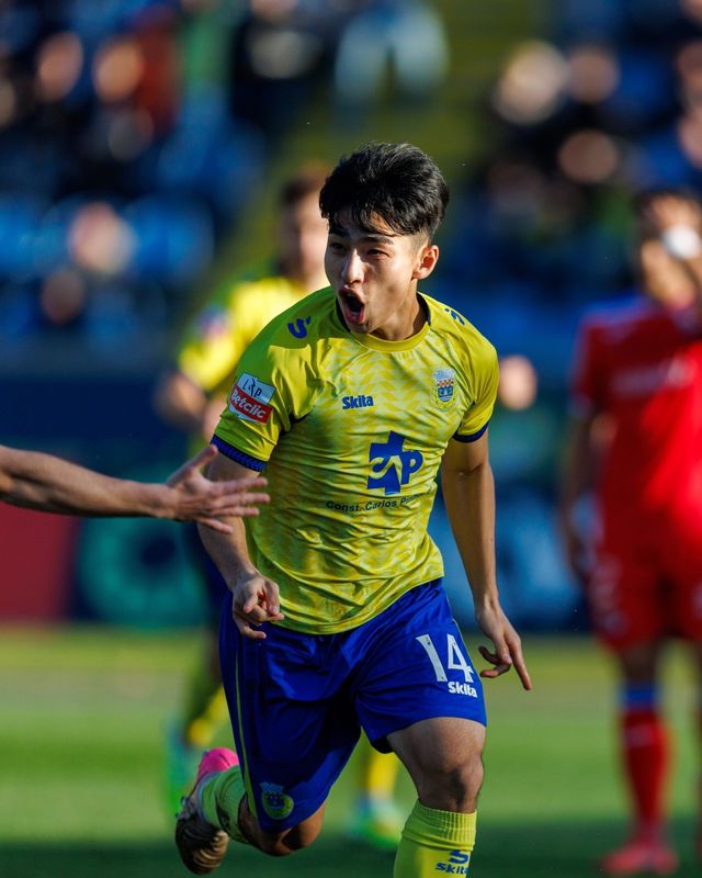 이현주는 22일(한국시간) 에스타디오 무니시팔 아로카에서 열린 나시오날과 2025-2026시즌 포르투갈 프리메이라리가 23라운드 홈경기서 1골·1도움을 기록하며 3-0 완승에 힘을 보탰으나, 경기 막판 퇴장 당했다. 사진출처｜FC아로카 페이스북