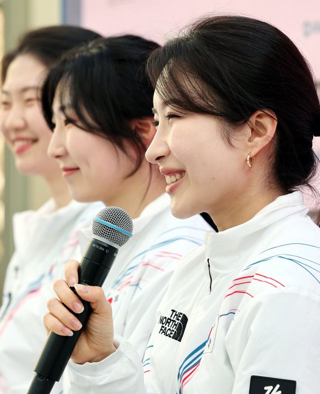 여자쇼트트랙대표팀 김길리가 21일(한국시간) 밀라노 코리아하우스에서 열린 기자회견에서 소감을 전하고 있다. 밀라노ㅣ뉴시스