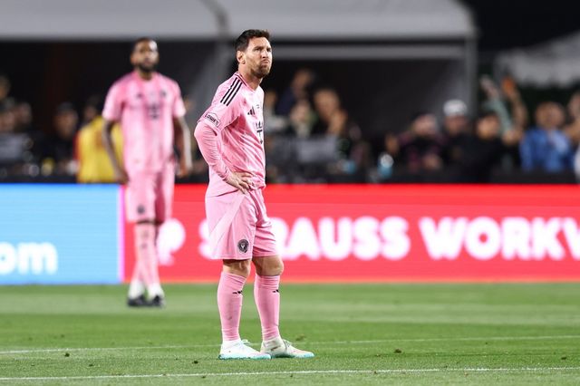 인터 마이애미 리오넬 메시가&nbsp;22일(한국시간) LA 메모리얼 콜리세움서 열린 LAFC와&nbsp;2026시즌 MLS 개막전 원정경기 도중&nbsp;실점한 뒤 아쉬워하고 있다. LA｜AP뉴시스