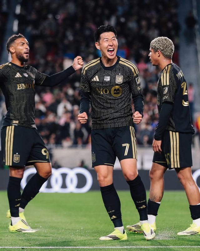 LAFC 손흥민(가운데)이 MLS 개막전 인터 마이애미전 승리 후 환호하고 있다. 사진출처｜LAFC 페이스북