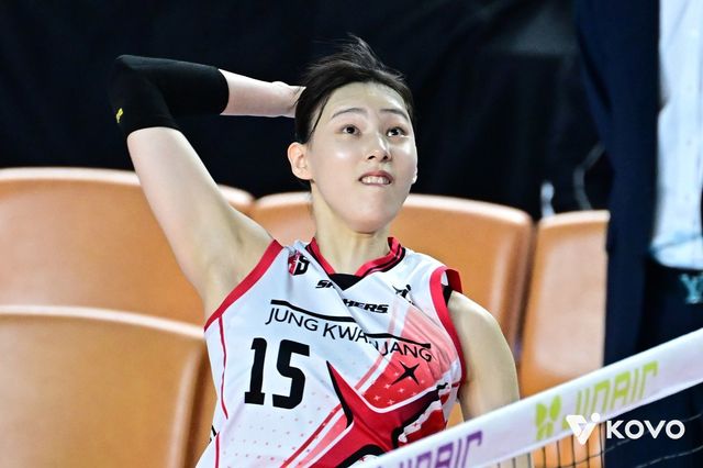 이번 시즌&nbsp;V리그 여자부선 정규리그 막판&nbsp;주전급 선수들의 포지션 변경으로 승부수를 띄운 팀들이 많다. 대표적 사례는&nbsp;IBK기업은행 최정민과 빅토리아,&nbsp;현대건설 나현수, 정관장 이선우(사진), GS칼텍스 권민지다. 사진제공│KOVO