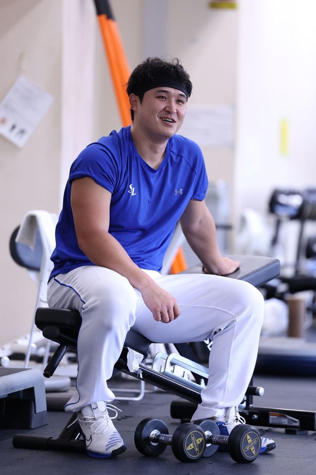 삼성 최원태가 일본 오키나와 온나손서 열리고 있는 삼성의 스프링캠프서 웨이트트레이닝 훈련을 진행하고 있다. 최원태는 다른 선발 후보들의 시즌 초반 변수로 인해 당장 막중한 책임감을 안게 됐다. 사진제공｜삼성 라이온즈