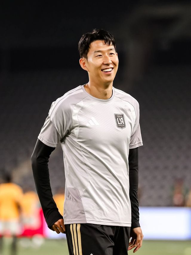 LAFC 손흥민이 25일(한국시간) 미 캘리포니아주 BMO스타디움서 열린 레알 에스파냐와 2026 CONCACAF 챔피언스컵 1라운드 홈 2차전을 앞두고 워밍업을 하며 활짝 웃고 있다. 사진출처|LAFC 페이스북
