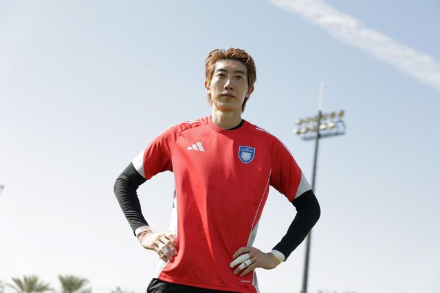 울산 조현우가 지난달 UAE 알아인에서 진행된 동계전지훈련 도중 양 손을 허리에 얹고 포즈를 취하고 있다. 사진제공｜한국프로축구연맹