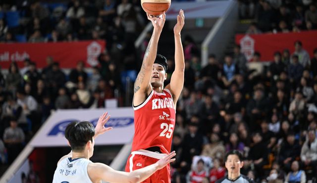 SK 알빈 톨렌티노(25번)는 ‘2025~2026 LG전자 프로농구’ 정규리그 5라운드서 공격 비중을 높이며 팀의 새로운 득점원으로 떠오르고 있다. 사진제공｜KBL
