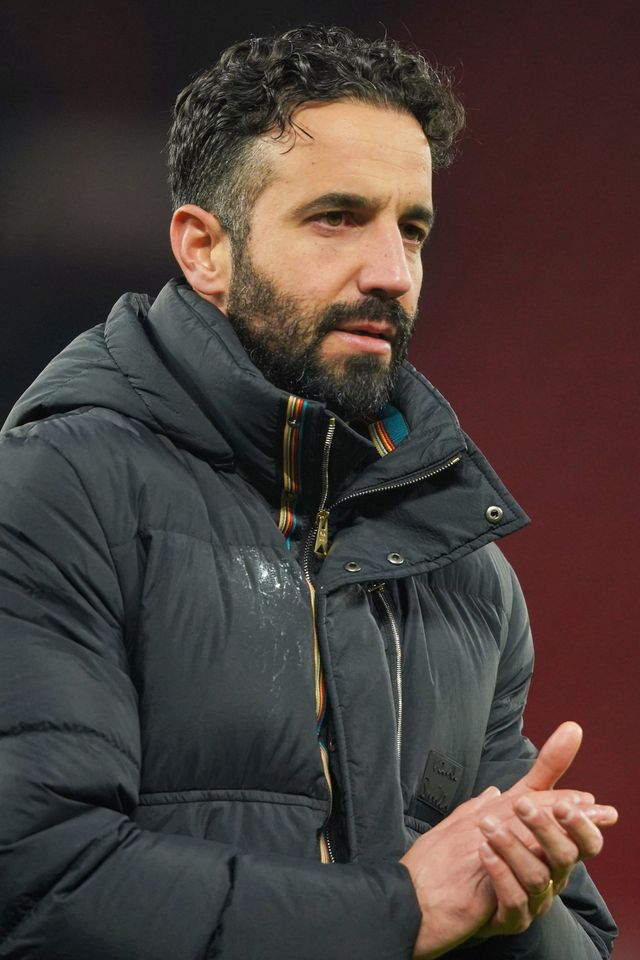 글로벌 스포츠 매체 디애슬레틱은 27일(한국시간) “맨유는 후벵 아모림 감독과 코칭스태프에게 최대 1590만 파운드(약 308억 원)를 지불해야 한다”고 밝혔다. 맨체스터｜AP뉴시스