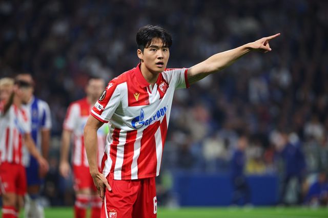 설영우가 속한 즈베즈다는 27일(한국시간) 라이코 미티치 스타디움에서 열린 릴과 UEL 16강 PO 2차전 홈경기에서 0-2로 패해 1, 2차전 합산 스코어 1-2로 밀려 탈락했다. 포르투｜AP뉴시스