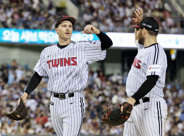 LG 앤더스 톨허스트(왼쪽)와 오스틴 딘. 뉴시스