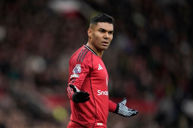 글로벌 스포츠 매체 디 애슬레틱은 3일(한국시간) “맨유는 웃음 속에서도 또 하나의 숙제가 고개를 들고 있다. 바로 ‘카세미루 이후’ 시대다. 여러 이유로 구단은 그와 계약연장을 발동하지 않고 있다. 그의 계약기간은 올해 6월까지다”고 밝혔다. 맨체스터｜AP뉴시스