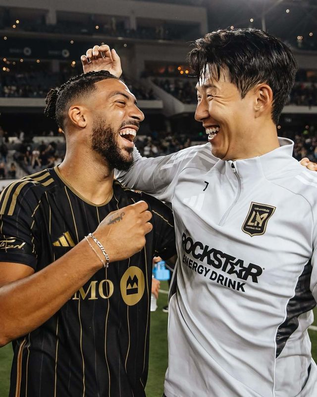 손흥민(오른쪽)의 LAFC 공격 파트너 드니 부앙가(왼쪽)의 이적설이 끊이지 않는다. 브라질 팀들은 물론, MLS의 인터 마이애미도 그를 예의주시하고 있다. 사진출처｜LAFC 페이스북