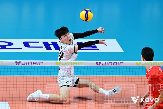 한국전력 장지원이 2일 우리카드와 원정경기 도중 공을&nbsp;리시브하고&nbsp;있다. 사진제공｜KOVO