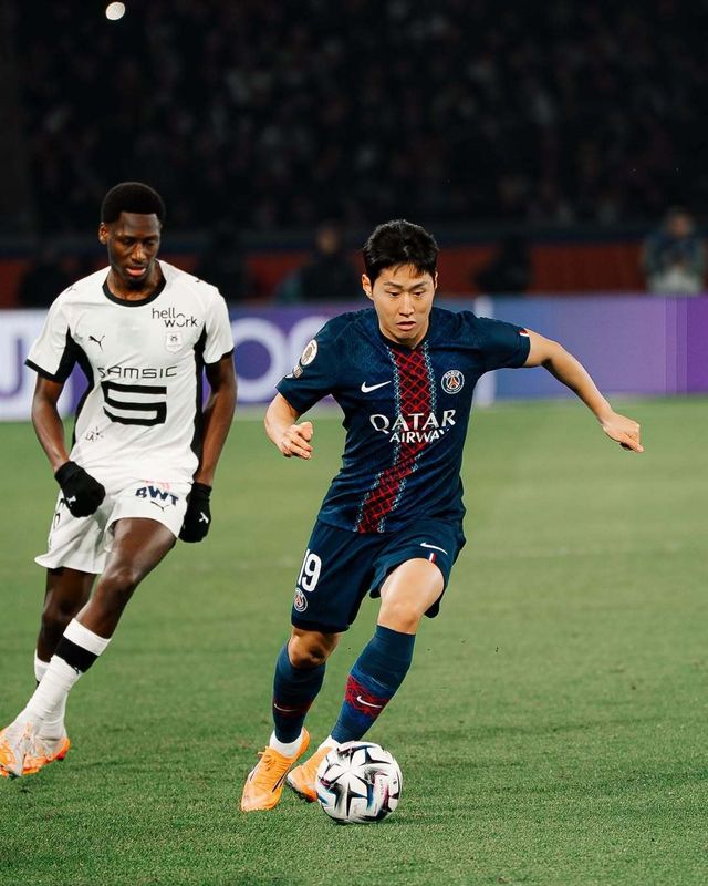 프랑스의 유력 스포츠 매체 레퀴프는 2일(한국시간) “이강인의 계약 연장이 눈에 보일까?”라는 제목의 기사에서 “PSG 내부에서는 기술적으로 이강인을 능가하는 선수가 없다는 의견이 나오고 있다”며 “구단은 2028년 6월 30일까지인 그의 계약을 연장하려는 것으로 보인다”고 밝혔다. 사진출처｜이강인 인스타그램