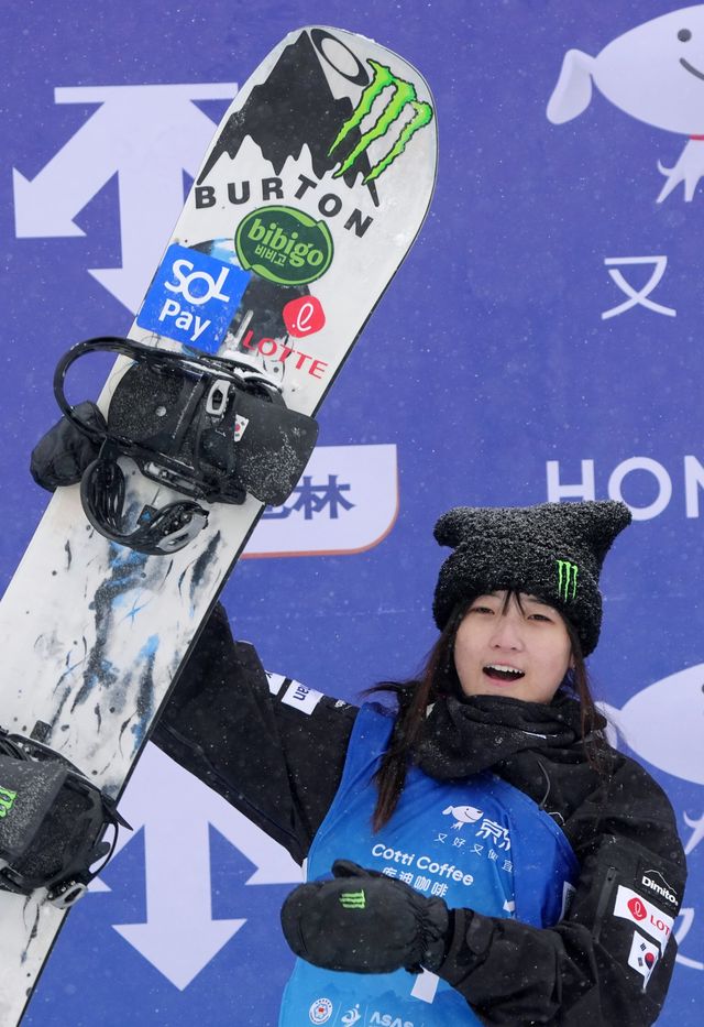 최가온은 밀라노올림픽 스노보드 여자 하프파이프에서 강력한 금메달 후보로 거론된다. 이 종목 최강자이자 우상인 클로이 김을&nbsp;넘어서야 목표를 이룰 수 있다. 신화뉴시스