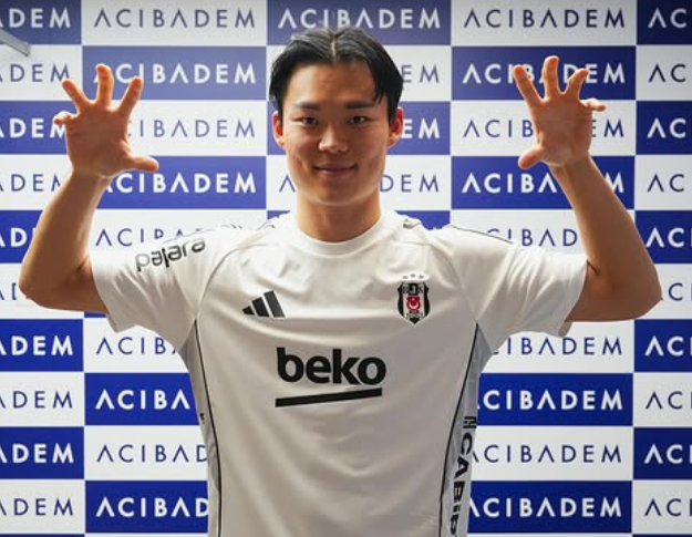 축구국가대표팀 공격수 오현규(오른쪽)가 5일(한국시간) 튀르키예 베식타스로 이적했다. 사진출처│베식타스 SNS