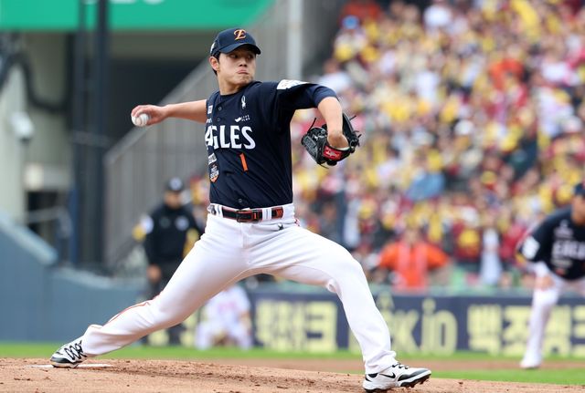 한화 문동주는 오른쪽 어깨 통증으로 일시 귀국한다. 7일 병원 검진을 끝낸 뒤 8일 스프링캠프가 열리고 있는 멜버른으로 출국한다. 뉴시스