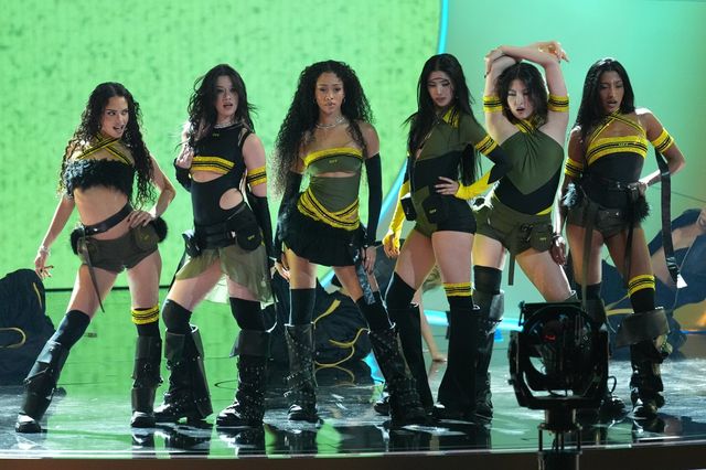 하이브의 글로벌 걸그룹 캣츠아이가 최근 그래미(사진) 무대를 밟은 것에 이어 빌보드·북미 토크쇼·슈퍼볼·코첼라 등 슈퍼스타의 인증 관문으로 불리는 이른바 ‘5 대장’을 섭렵하며 폭등세를 연출하고 있다. AP 뉴시스