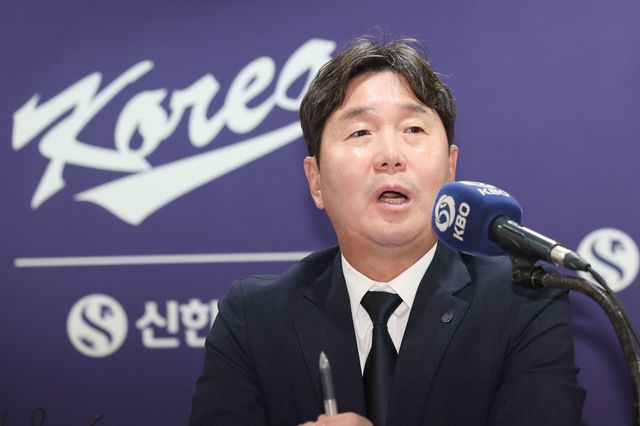 류지현 대표팀 감독은 2026 WBC 첫 맞대결 상대인 체코전의 중요성을 강조했다. 승리와 함께 투수를 최대한 아끼려는 계획이다. 뉴시스