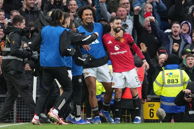 맨유 브루노 페르난데스(오른쪽)가&nbsp;7일(한국시간) 토트넘과 홈경기 도중&nbsp;팀의 두 번째 골을 터트린 뒤 동료들과 기뻐하고 있다.&nbsp;맨체스터｜AP뉴시스