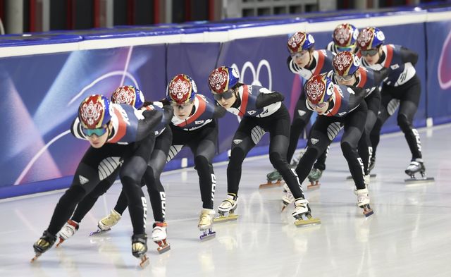 쇼트트랙대표팀 선수들이 7일(한국시간) 밀라노아이스스케이팅아레나에서 훈련을 하고 있다. 밀라노ㅣ뉴시스