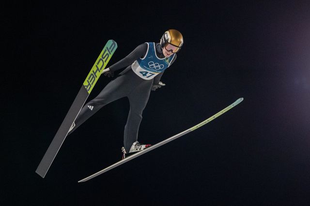 노르웨이 스키점프대표팀 안나 오딘 스트룀이 8일(한국시간) 이탈리아 프레다초 스키점프장서 열린 2026밀라노·코르티나담페초동계올림픽 스키점프 여자 개인전 노멀힐 결선서 점프를 하고 있다. 프레다초｜신화 뉴시스
