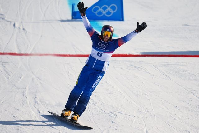 김상겸이 8일(한국시간) 리비뇨 스노 파크서 열린 대회 스노보드 남자 평행대회전 준준결승서 롤란드 피슈날러를 꺾고 준결승에 진출했다. 리비뇨｜AP뉴시스