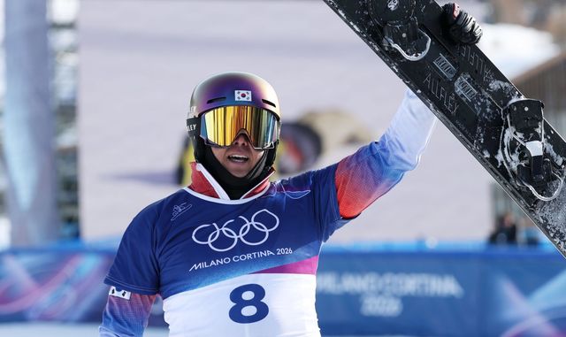 스노보드 평행대회전 은메달리스트 김상겸이 8일(한국시간) 밀라노올림픽 남자 평행대회전 연기를 마친 뒤 활짝 웃고 있다. 리비뇨/뉴시스